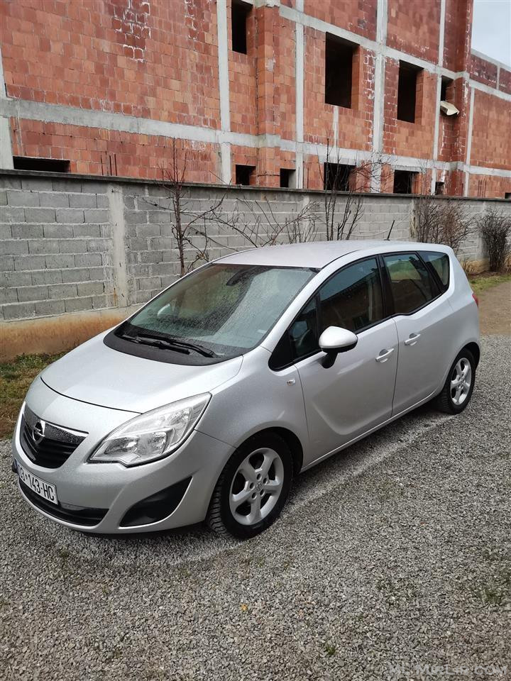 She’s Opel Meriva 