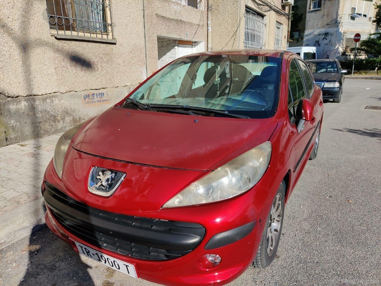 Peugeot e kuqe ne shitje