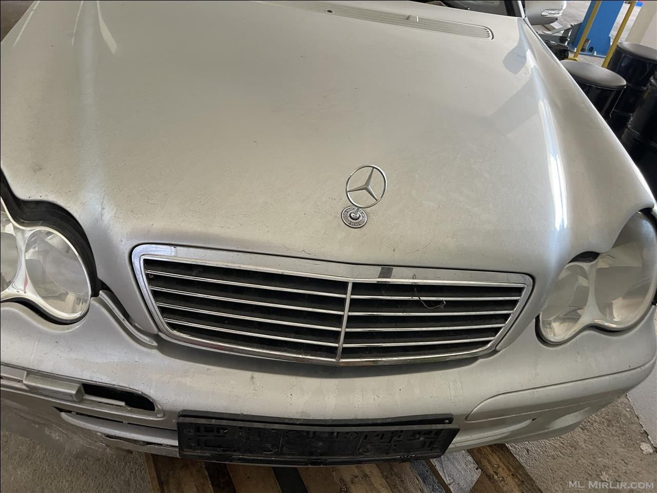 Mercedes i aksidentuar