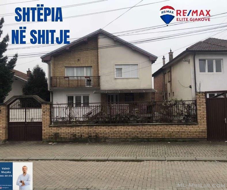 Shitet shtëpia 246 m2 në Gjakovë