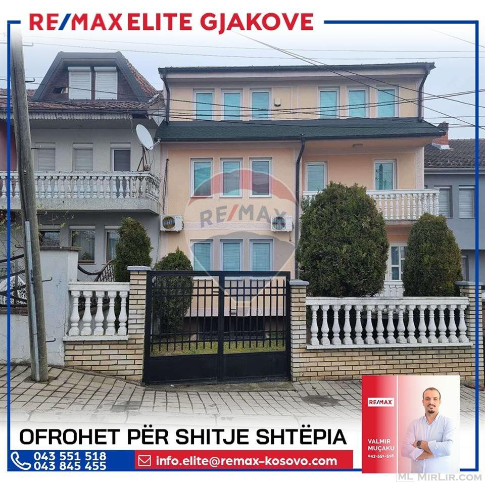 Shitet shtëpia 3 kat në Gjakovë