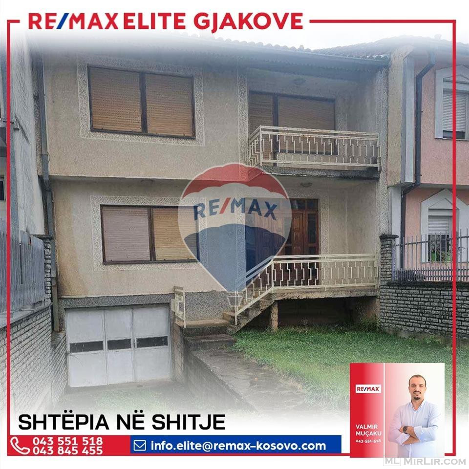 Shitet shtëpia 300 m2 në Gjakovë