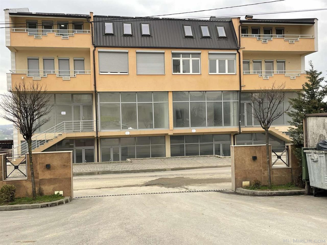Shitet shtepia me banim dhe me lokale ne Gjilan 