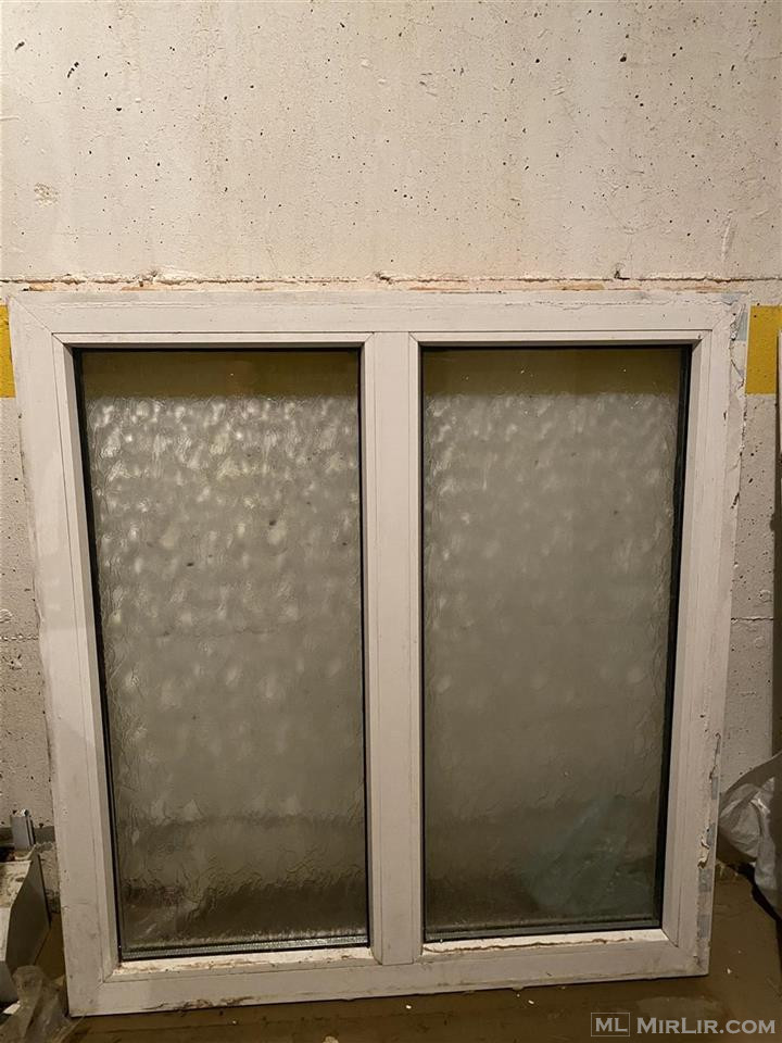 Dritare plastikes 100 x 100 ( ska hapje statike osht )