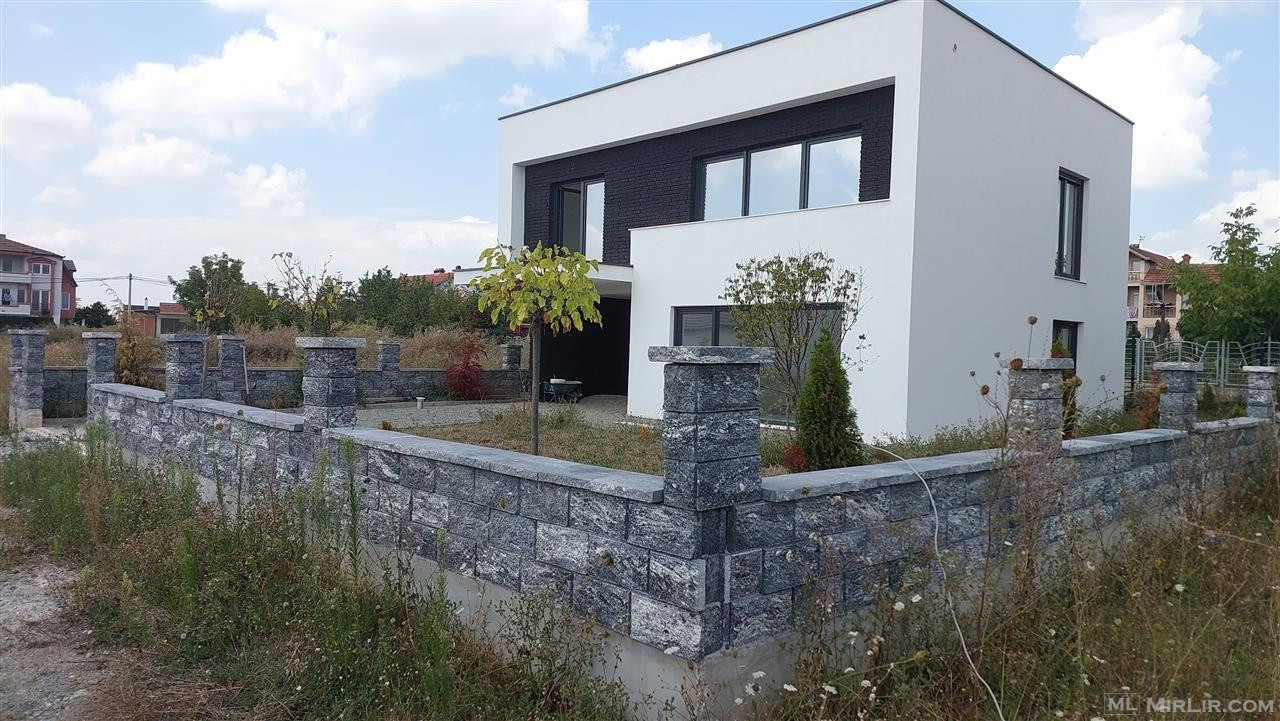 SHTËPITË ME ÇELSA N\'DORË me nga 175m² dhe 168m²