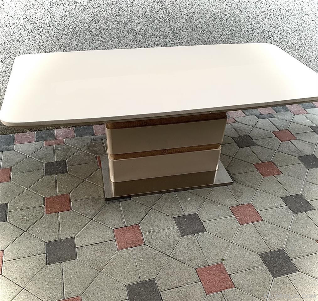 Tavoline (tryeze)