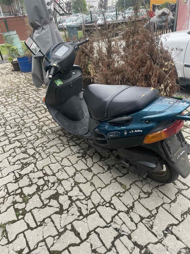 Shitet skuteri 125 cc 