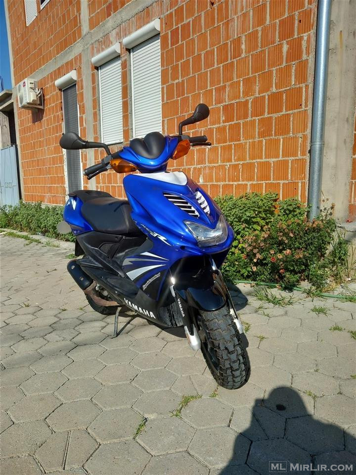 Yamaha aerox 49cc i sapo ardhur nga ch ??