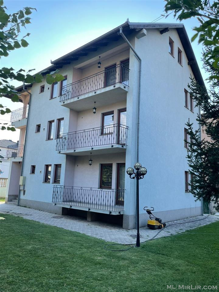 Shitet kulmi dhe dritaret e dyert e shtepis Prizren 
