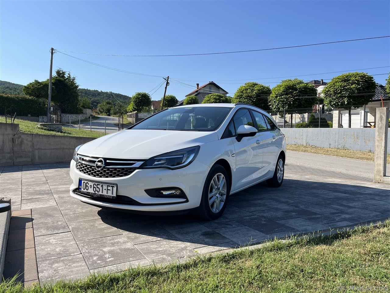 Opel astra K 2017 automatik