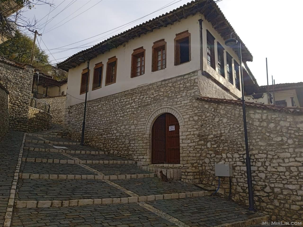 Shitet shtepia ngjitur me muzeun Berat