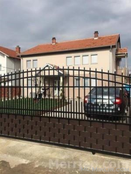 Shitet shtëpia 220m2 ne 4 ari në Fushë Kosovë