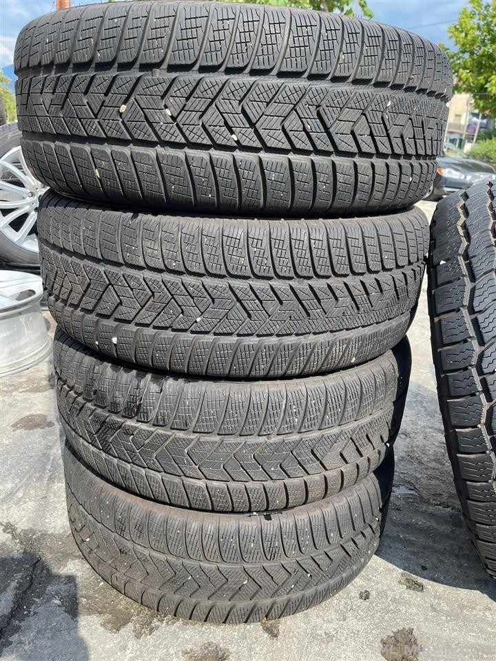 Goma Pirelli Dimri 255 35 21  