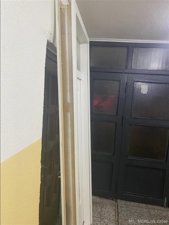 Shitet dera (e re) e drurit me xham