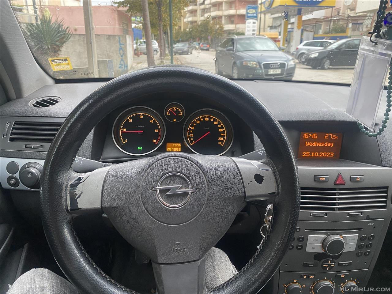 ?Shitet Opel Astra?
