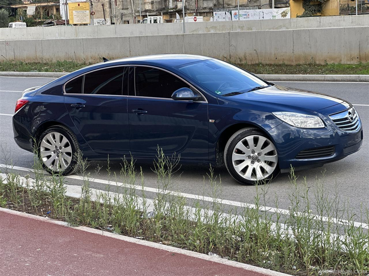 Opel insignia  Hatchback Limited edition??