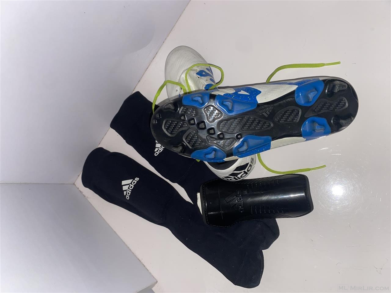 Kopaqke futbolli + çorap me mbrojtëse Adidas