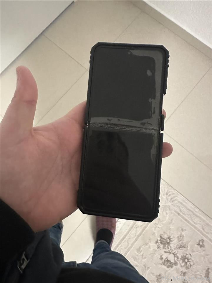 Shitet Samsung flip 3 defekt. 