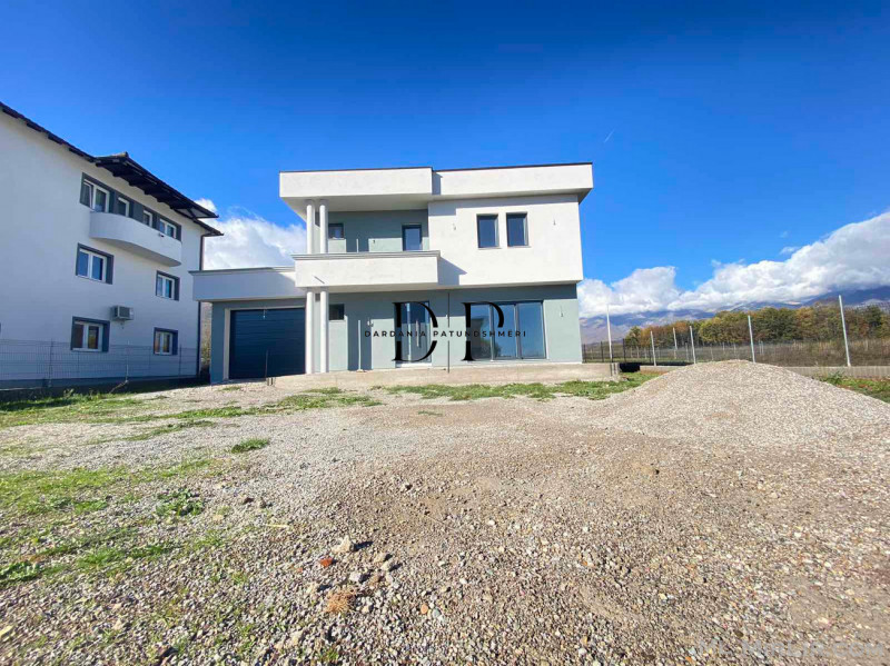 Shtëpia me sipërfaqe 200m² ndodhet në Vitomericë ,Pejë