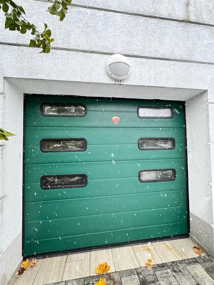 Dere e garazhes