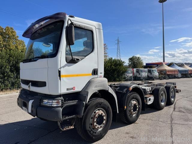 Kamion traktor koke Renault 420 