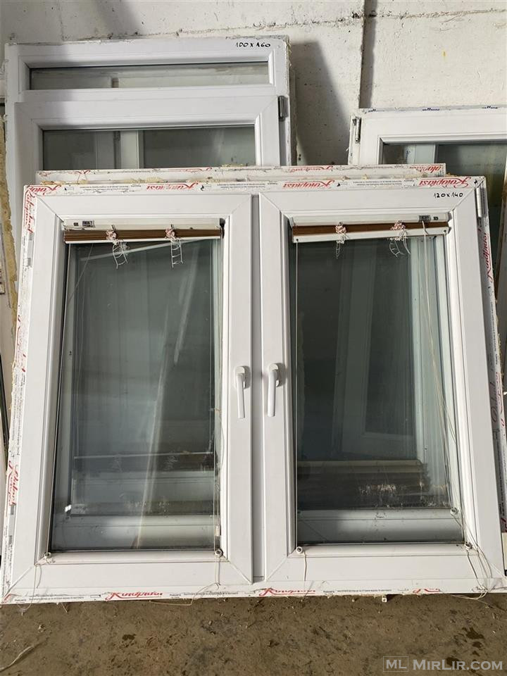 Dritare me dy krah plastikes 