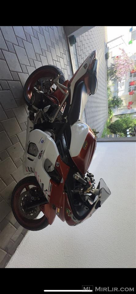 Shes Yamaha 600 cc r6 