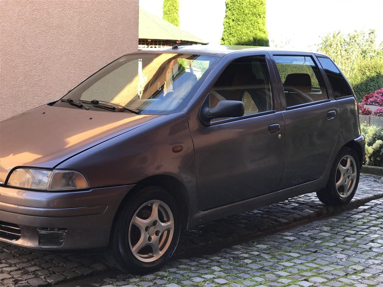 Ofrohet për shitje vetura Fiat Punto 1.7 TD