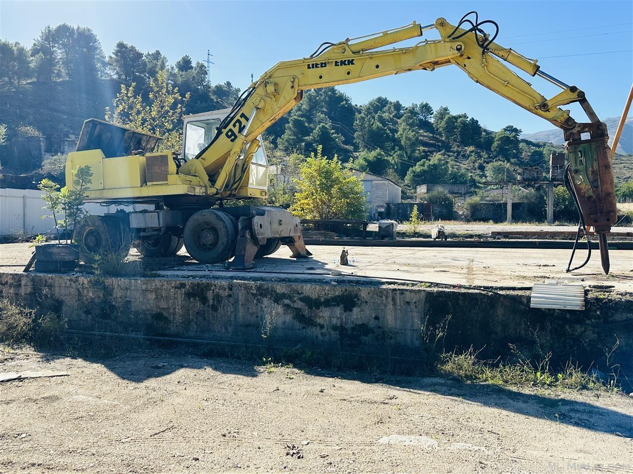 eskavator liebherr 921