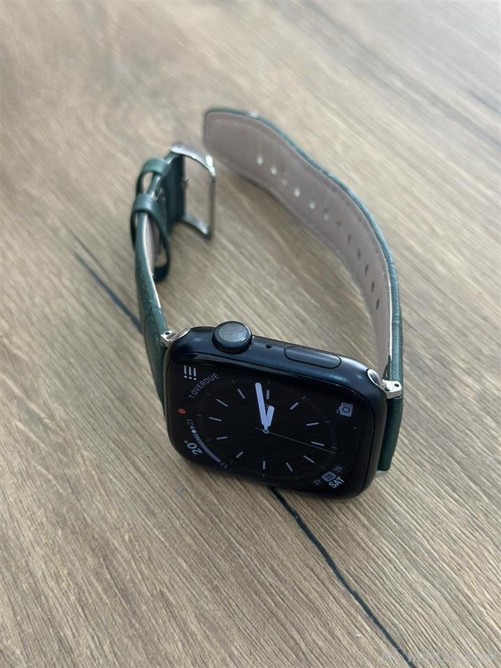 ? Apple Watch 8 45 mm ?