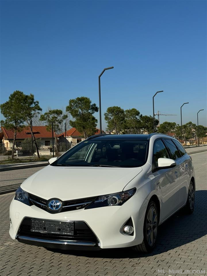 Toyota Auris 2014 1.8 Hybrid?