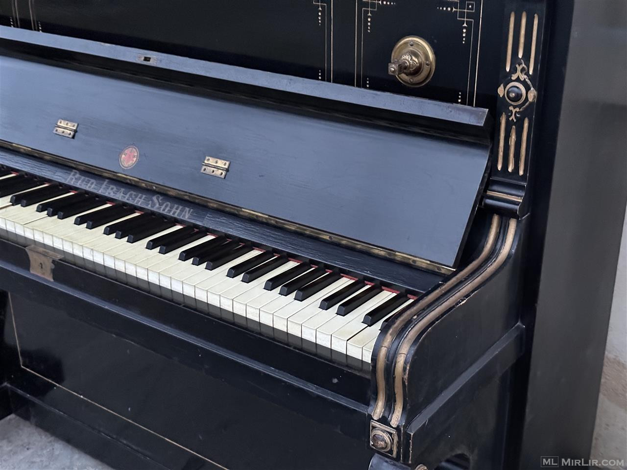 Shitet piano antike 