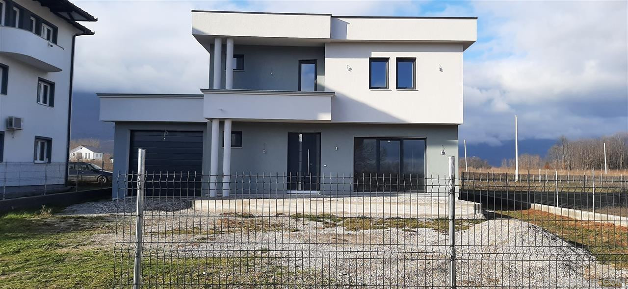 Shitet shtëpia ne Vitomiricë 200 m2 - çmim i volitshëm!