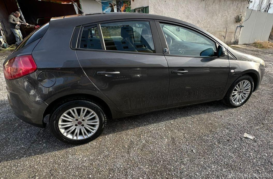 Shitet Fiat Bravo 1.6 Naftë viti 2009 çmimi 3000 Euro