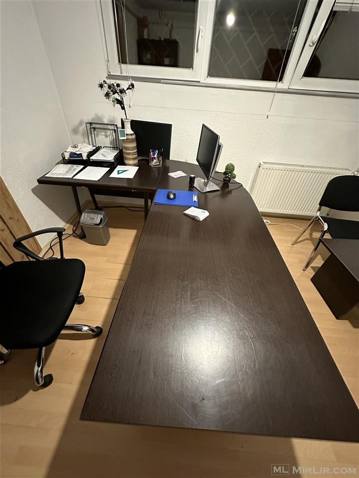 Shitet tavolina per zyre