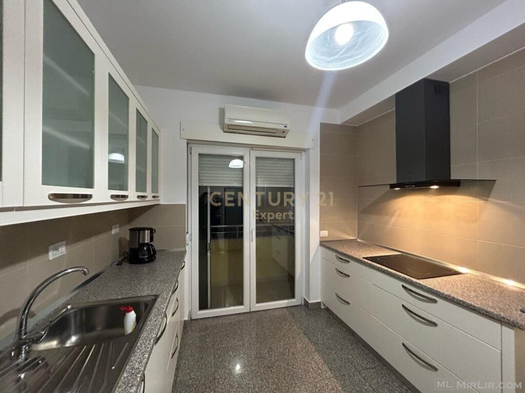 APARTAMENT 3+1+3 + POST PARKIMI , RESIDENCA \'TOUCH OF THE SU
