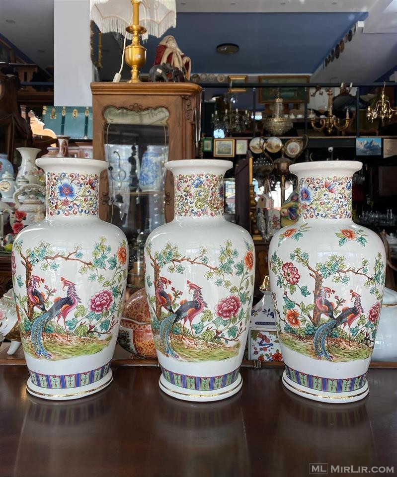 Set vazosh antike japoneze te vitit 1950, porcelani.
