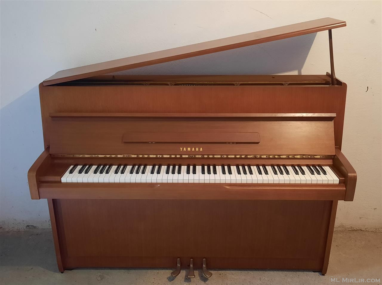 Piano \" Yamaha \" 