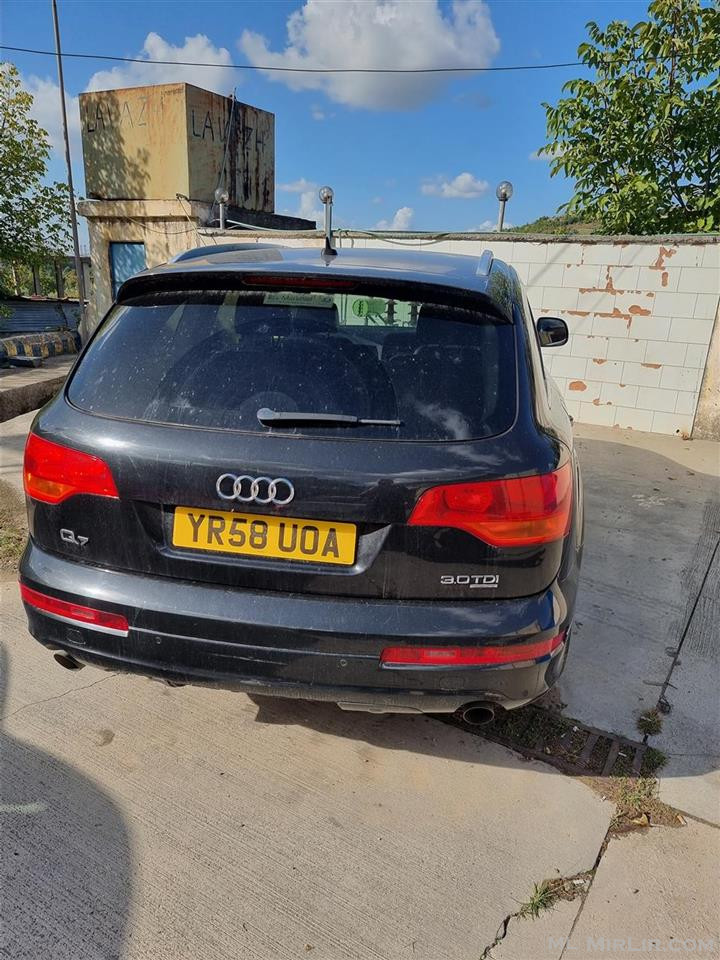 Shitet Audi Q7 me targa te huaja