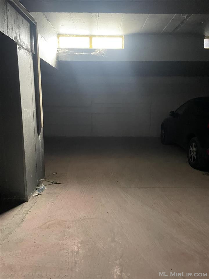 Shitet post parkimi me ndricim rruga Sali Butka prane Square