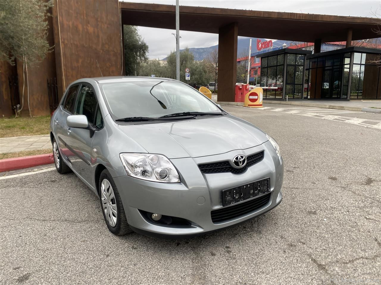 TOYOTA AURIS 1.4 NAFTE 2009 