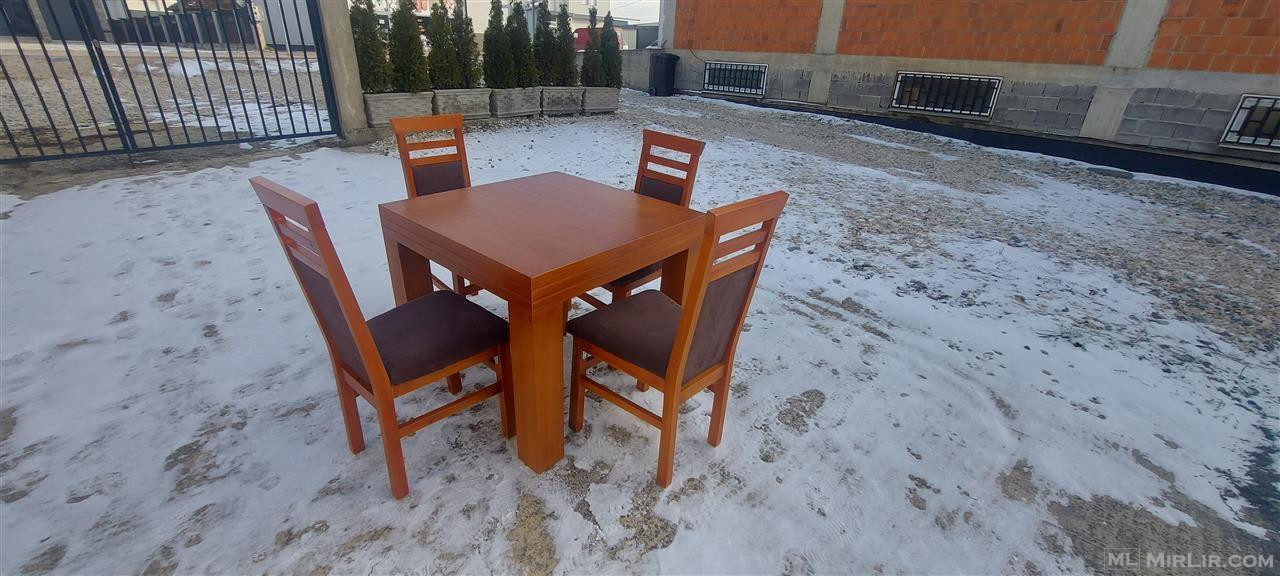 Tavoline e bukes me 4 karrika, dhe vetem 1 tavoline