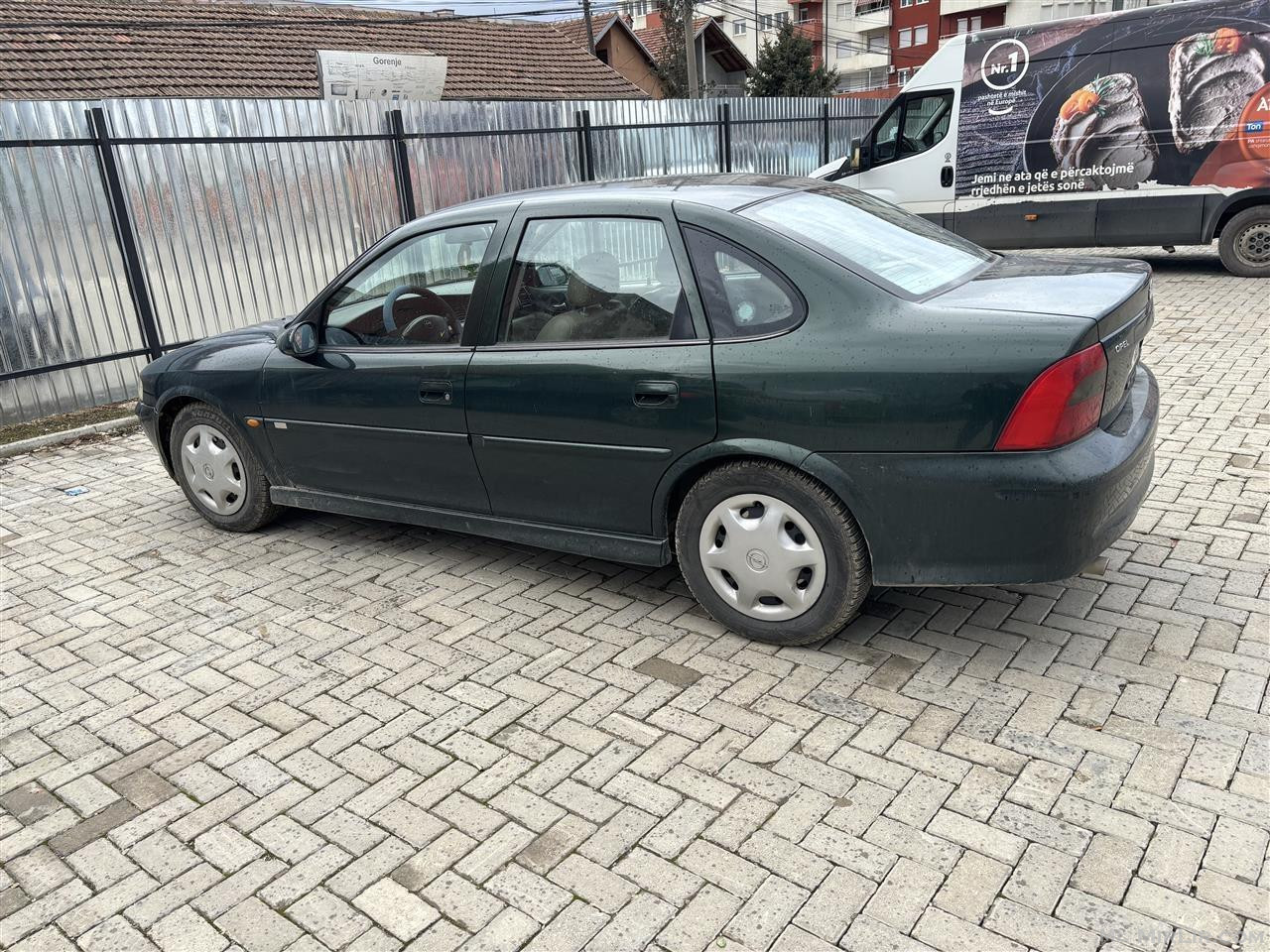 Shitet vetura Opel Vectra