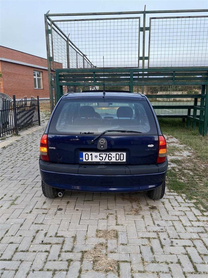 Shitet Opel Corsa