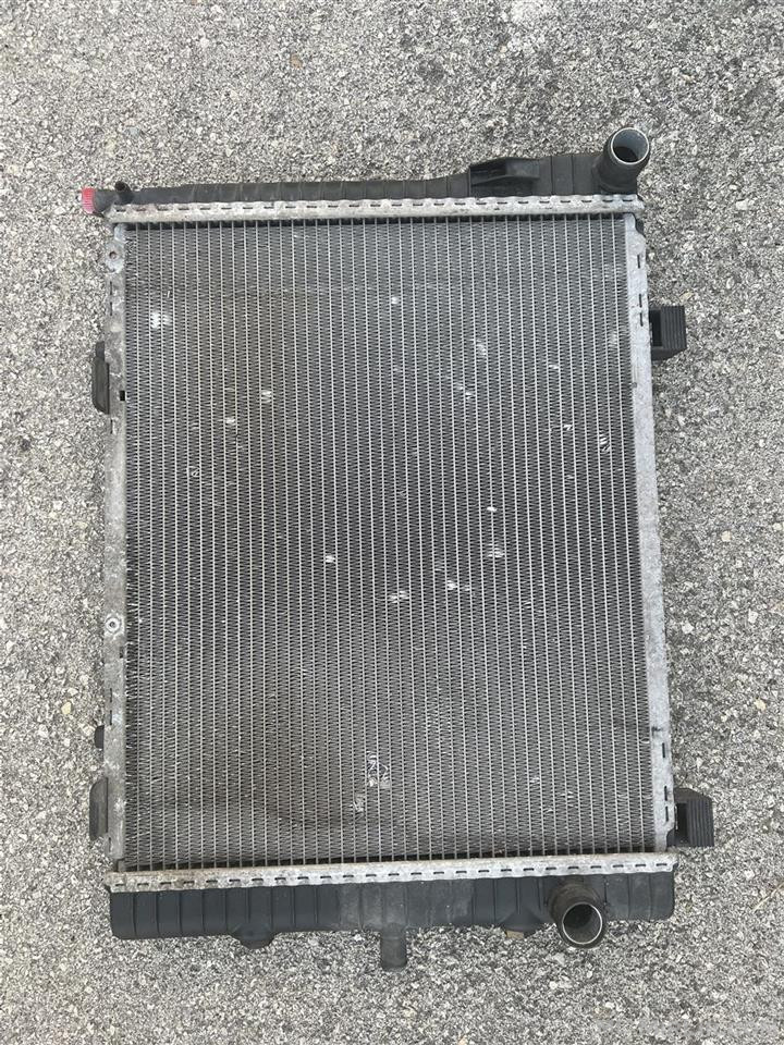 Shitet radiator uji per mercedes kambio automat