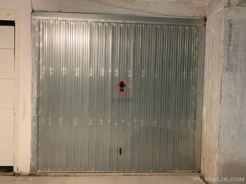 Shitet garazh 23m2 prane karburant Vola ne Vlore