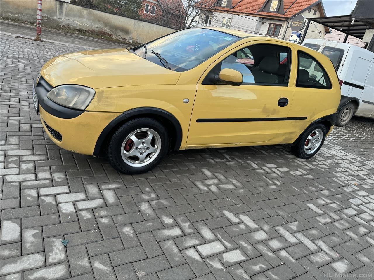 Opel corsa 1.0 benzin viti prodhimit 2000 Rks 7 muj
