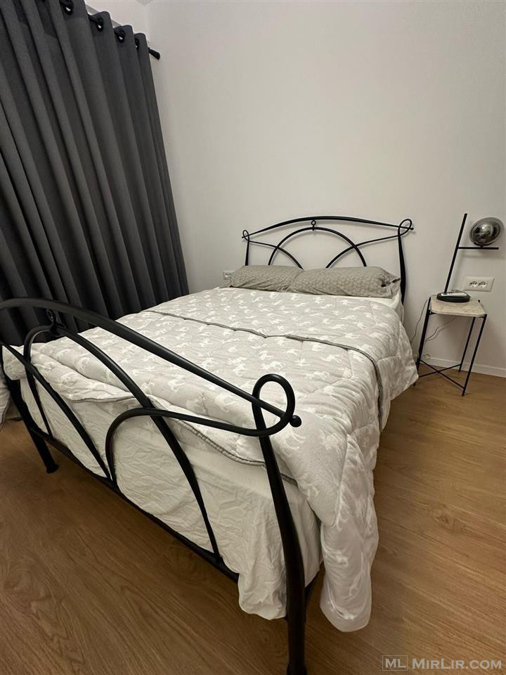 Shitet krevati bashk me dyshek okazion ,300 euro 