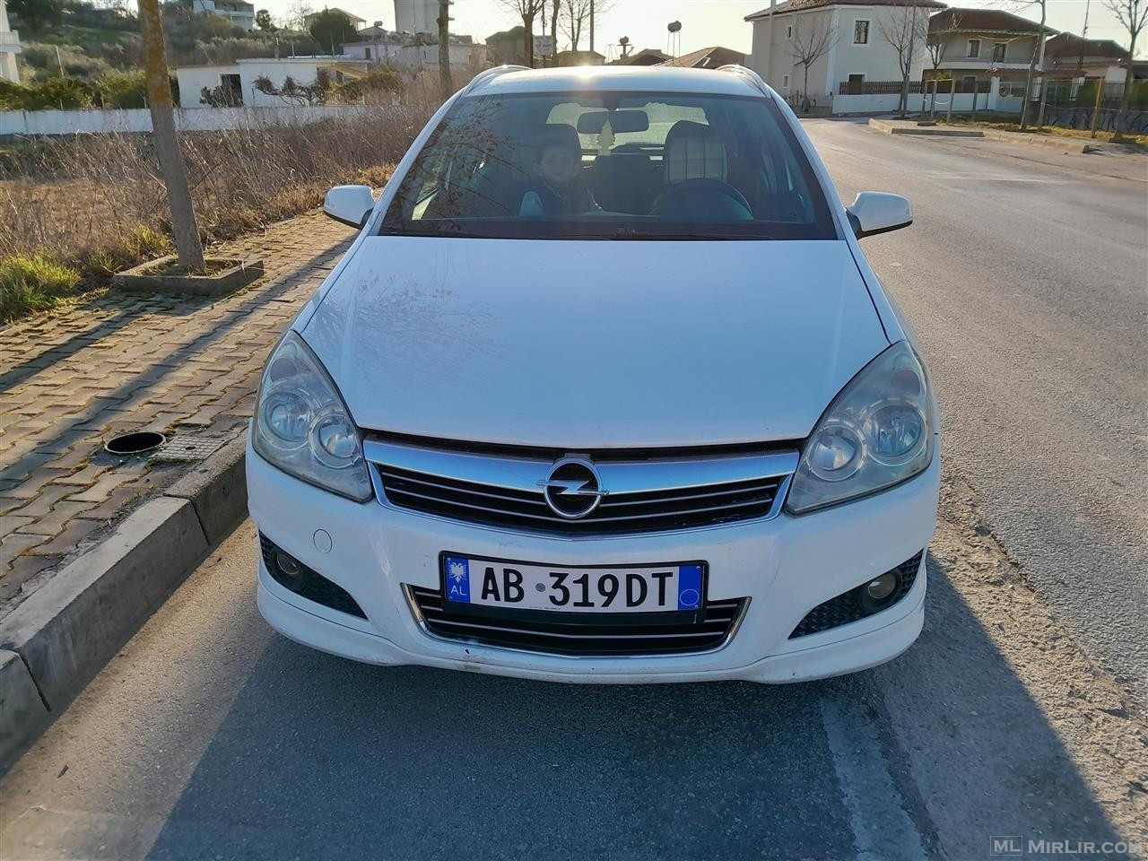 Opel astra 1.6 benzin gaz automat shitet ose nderohet 