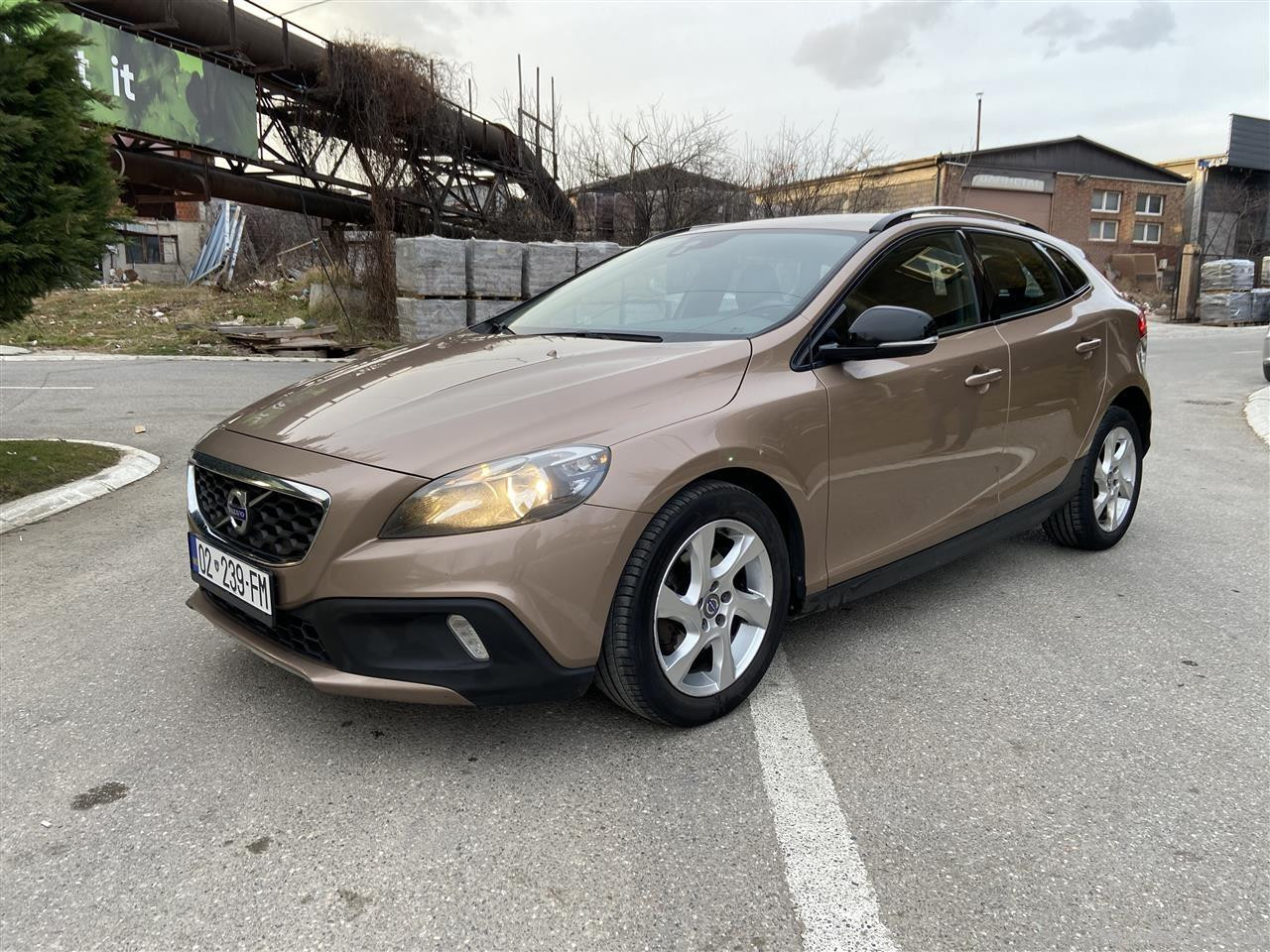 Volvo v40 Cross Country 1.6 disel 84 KW-114 PS 